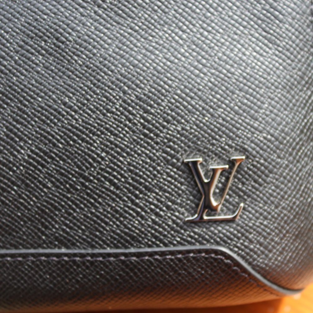 Louis Vuitton Avenue Sling Backpack - Picture 5 of 10